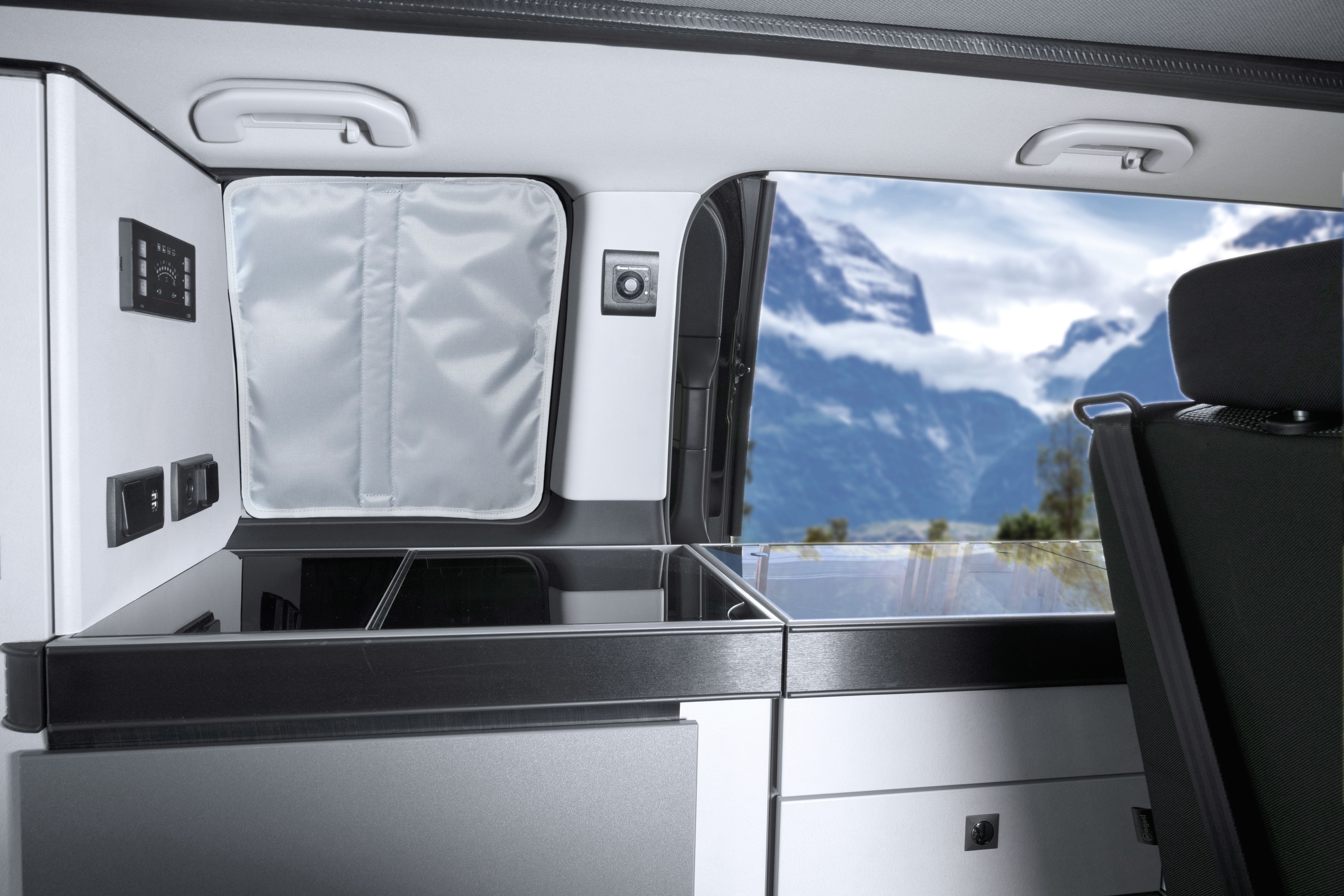 Seitenscheibenisolierung kurz für hinteres Seitenfenster, Mercedes Benz V-Klasse (ab 2014)/Vito (ab 2014), Fahrerseite (links), Montage innen