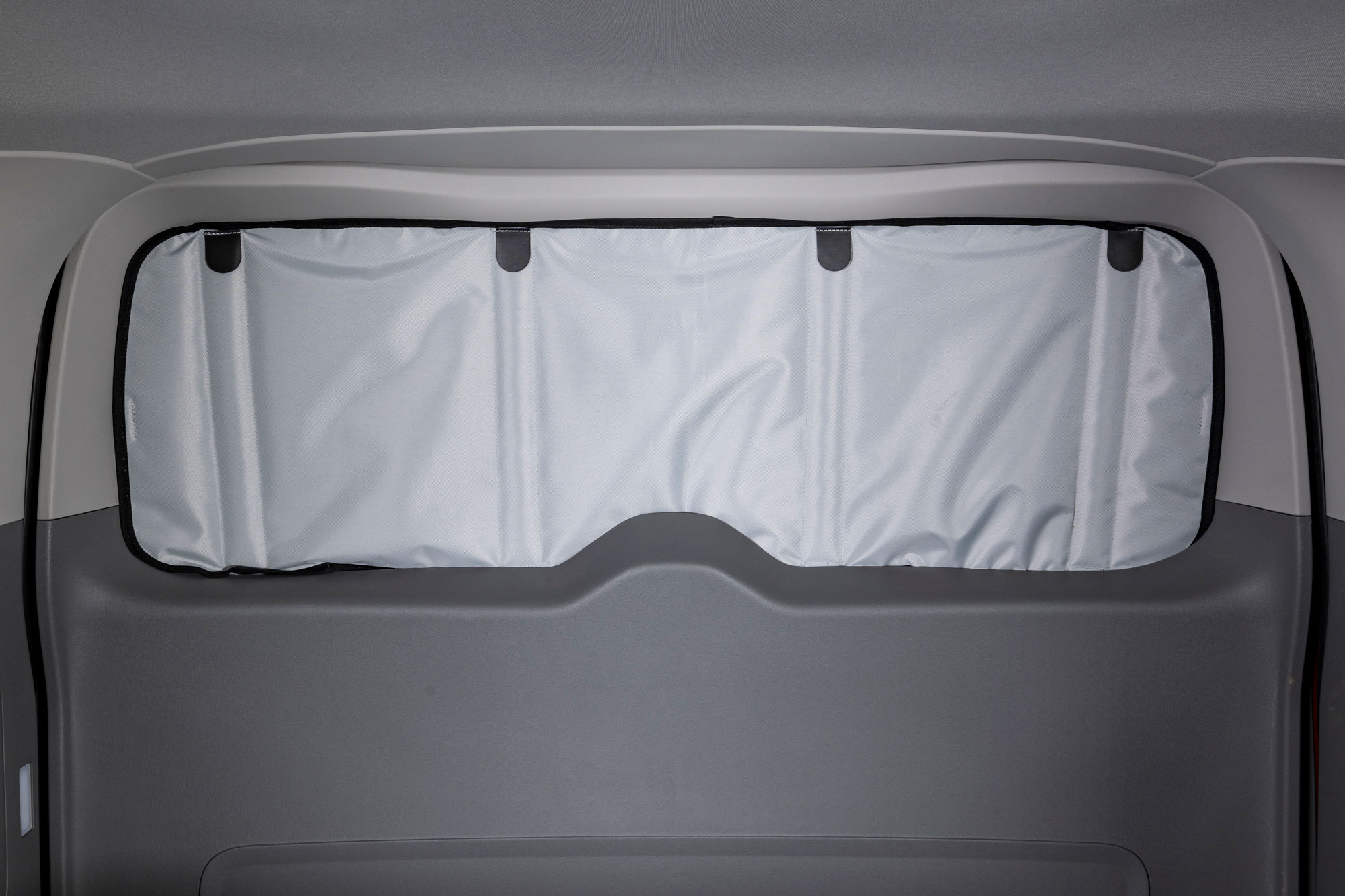 Heckscheibenisolierungen, VW Caravelle (ab 2025) / Ford Custom V710 (ab 2023), Montage innen