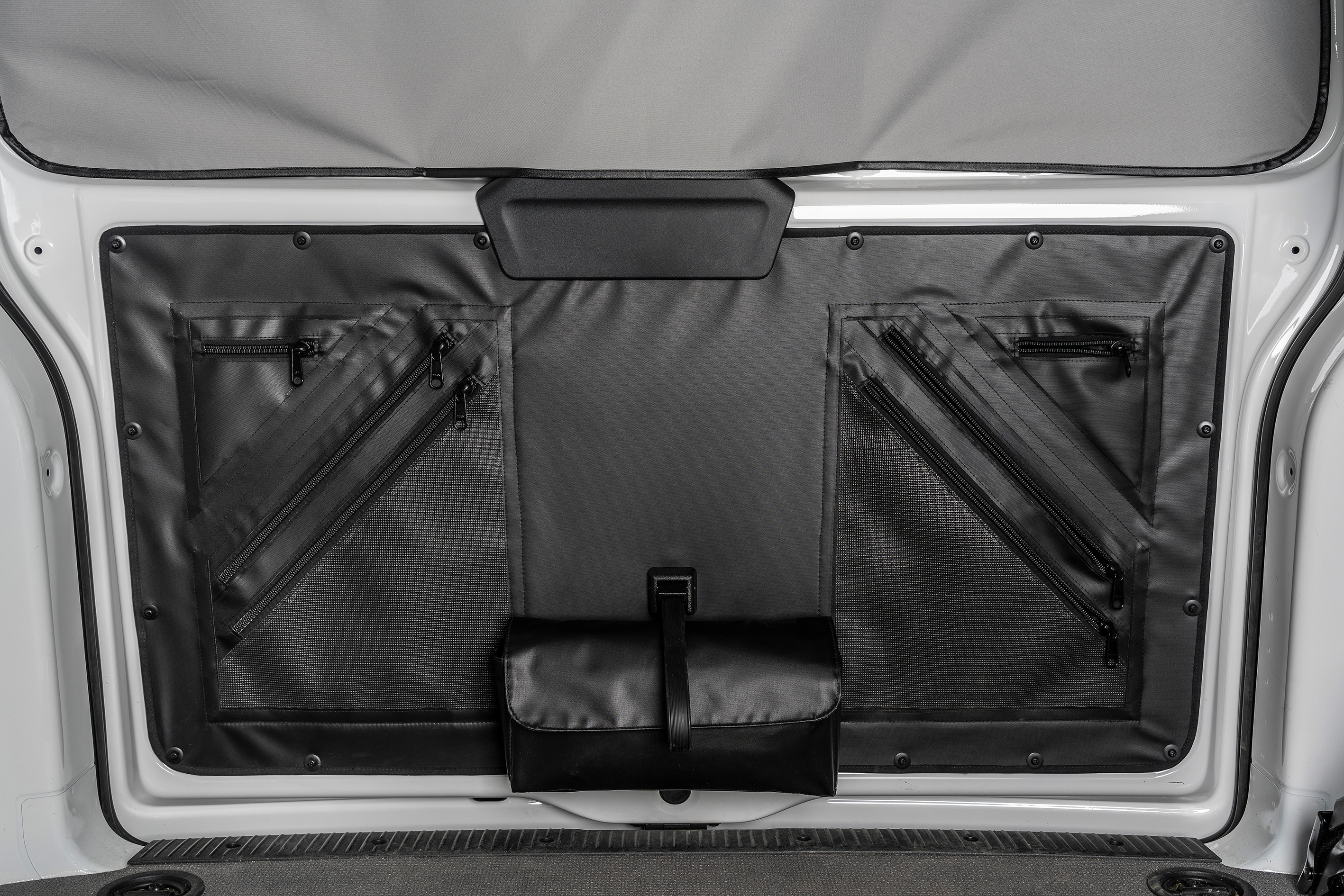 Heckklappenverkleidung mit Reißverschluss-Taschen für VW T5/T6/T6.1